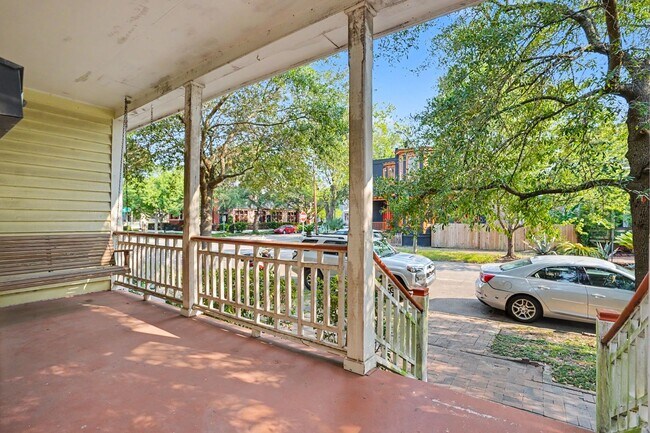 Building Photo - 2 Bedroom Charmer with Sundeck, Wood Floors, and High Ceilings