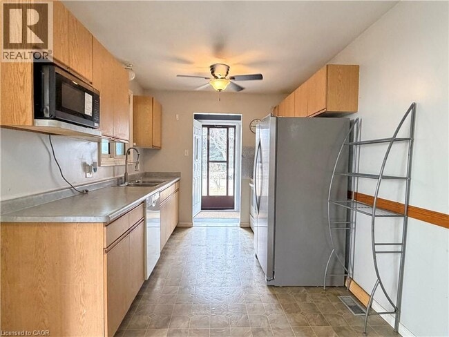 Building Photo - 259 Camille Crescent