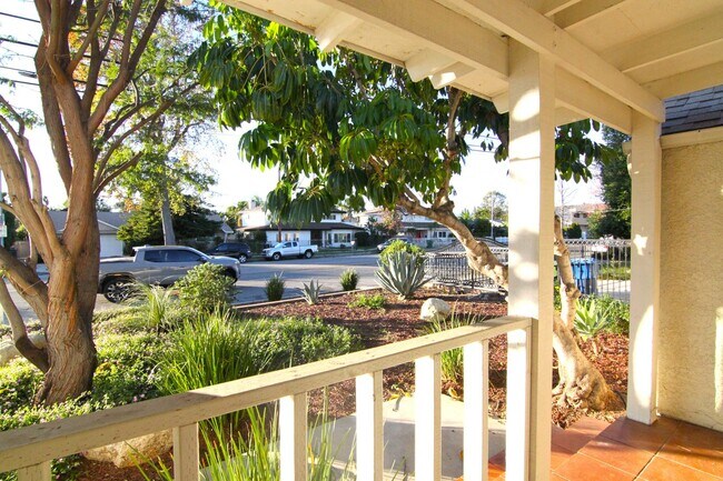 Foto del edificio - 8806 Haskell Ave