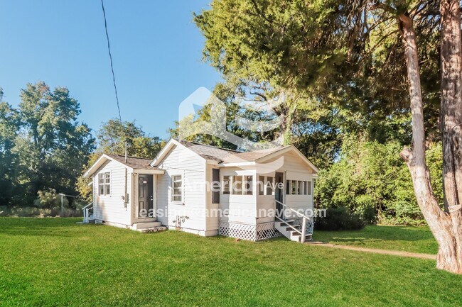 Building Photo - 6910 Forrest Rd