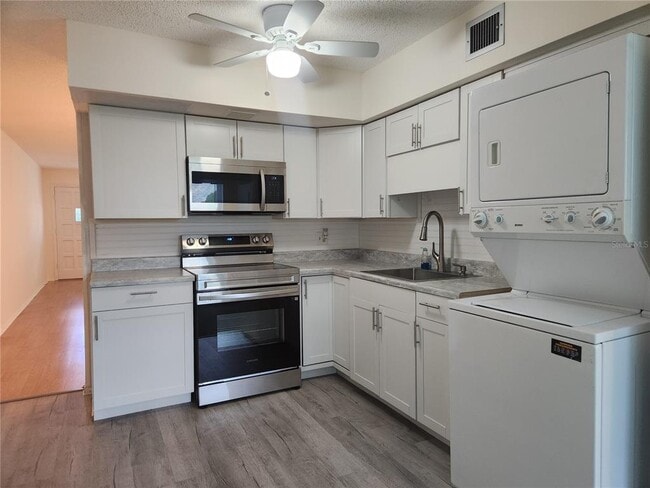 Building Photo - 2358 Ecuadorian Way