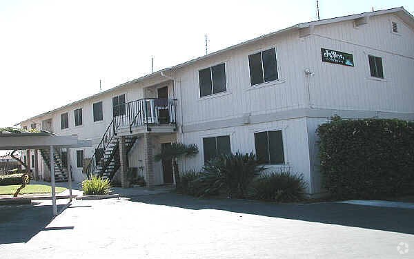 Building Photo - 5010-5018 E El Monte Way