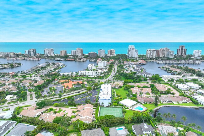 Foto del edificio - 571 Park Shore Dr