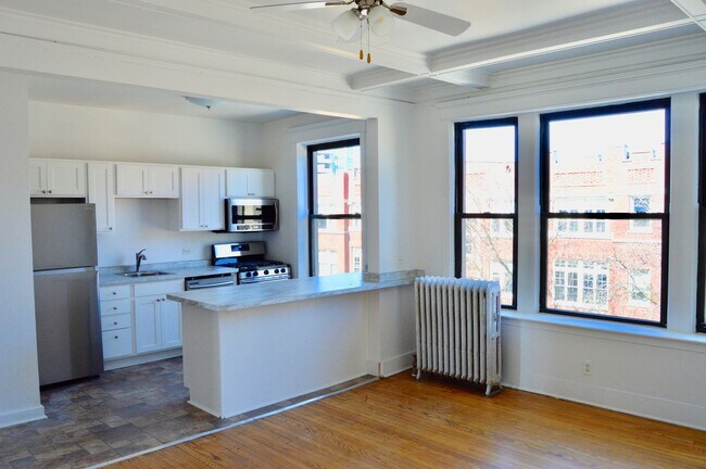 Building Photo - 6100 S Ingleside Ave