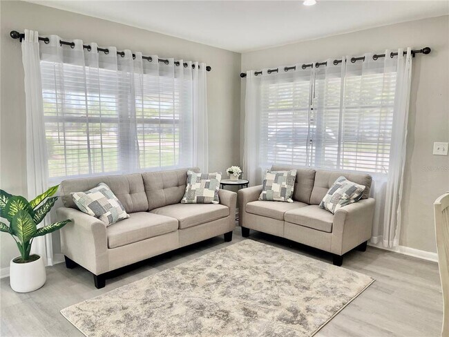 Foto del edificio - 6312 S Lockwood Ridge Rd