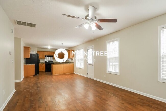 Foto del edificio - 4 Bedroom Pet-Friendly Home in Lithonia, GA with Main Street Renewal