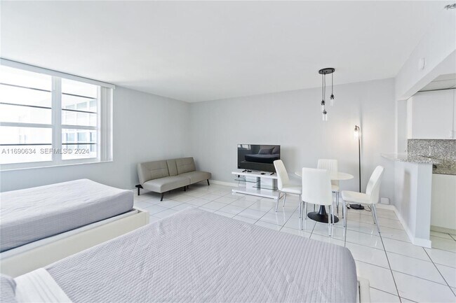 Foto del edificio - 100 Lincoln Rd