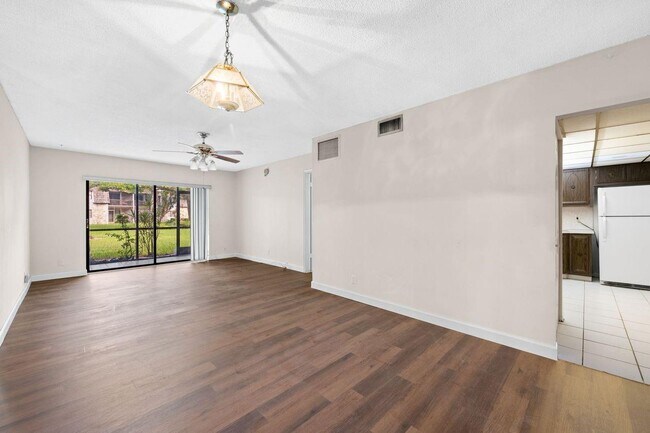 Foto del edificio - 3101 Oakland Shores Dr