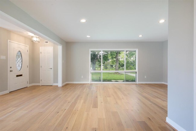 Building Photo - 7818 Braeburn Valley Dr