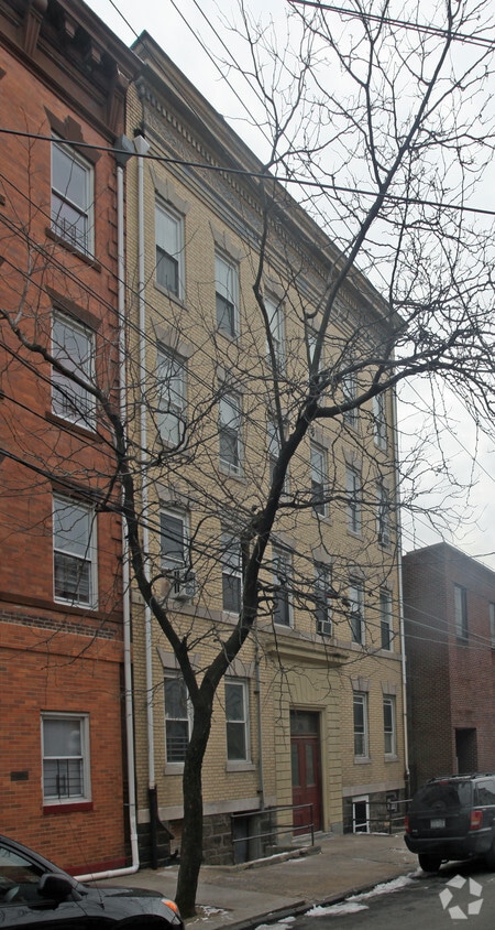 Building Photo - 13 N Bond St