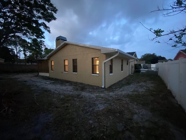 Building Photo - 10401 County Lake Dr