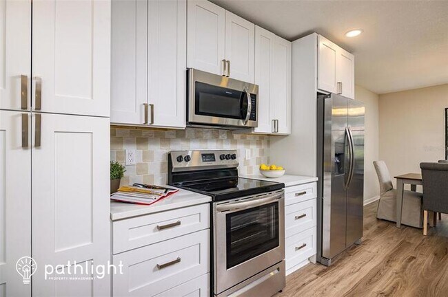 Foto del edificio - 4306 Woodlark Dr