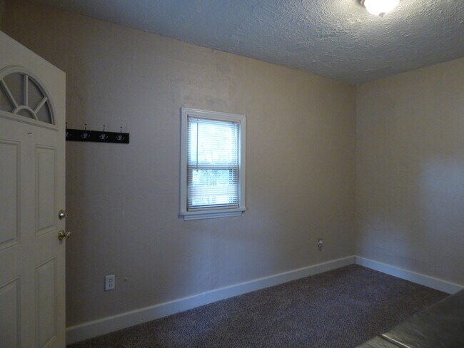 Foto del edificio - $0 DEPOSIT OPTION! CHARMING EDGEWATER 3 BED/2BATH HOME 3 BLOCKS FROM SLOAN'S LAKE