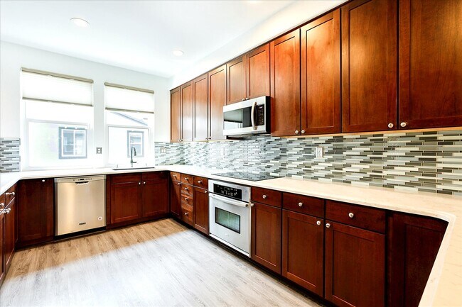 Building Photo - 303 Bautista Pl