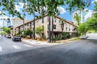 Building Photo - 505 W 7th St