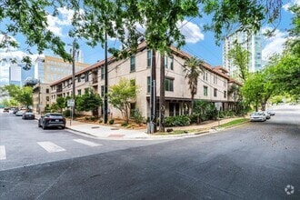 Building Photo - 505 W 7th St