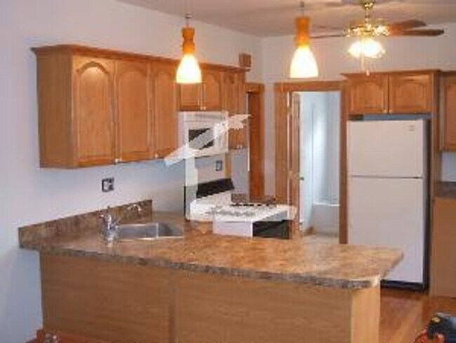 Foto del edificio - 2 Full Bathrooms, Laundry, Parking, Recent...