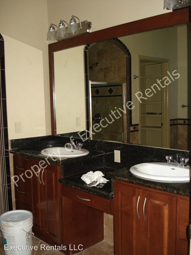 Building Photo - 4218 Tres Ninos Dr