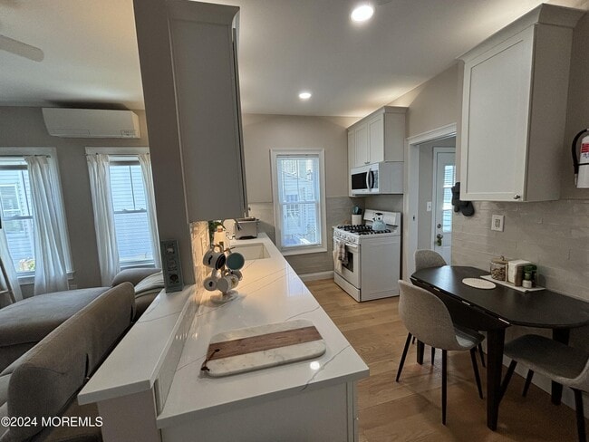 Building Photo - 7 Abbott Ave