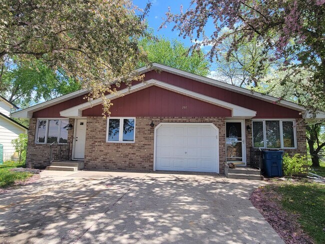 Building Photo - Newly Remodeled 3 bed 1 Bath Duplex for Rent