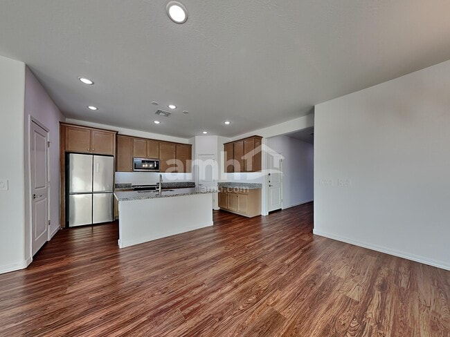 Foto del edificio - 781 S 150th Dr