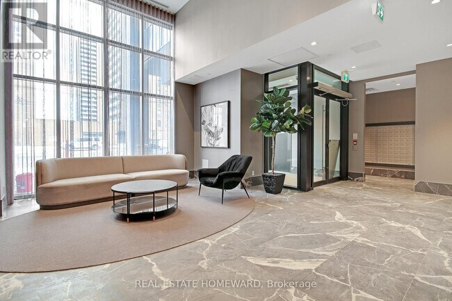 Building Photo - 286 Main St