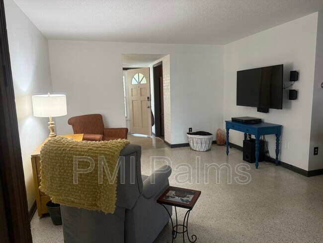 Foto del edificio - 650 Jacaranda St