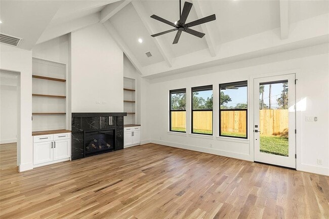 Building Photo - 1038 W 31st St