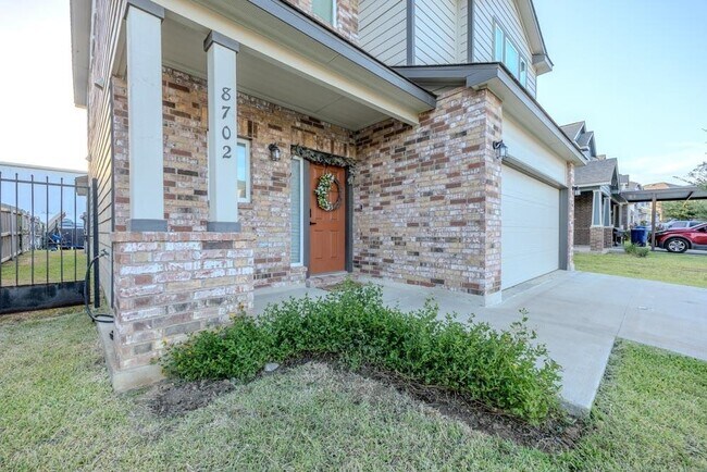 Foto del edificio - 8702 Shiloh Rock Dr