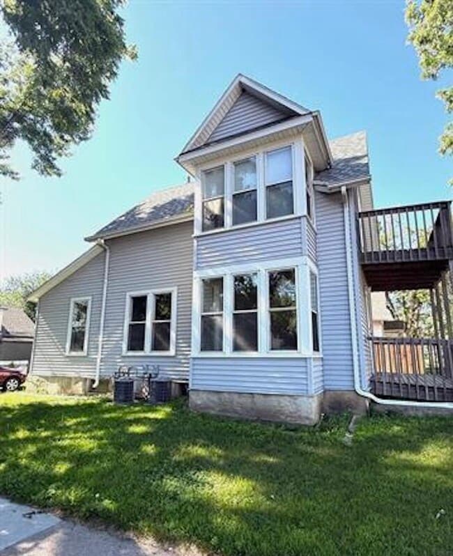 Building Photo - 425 S Prairie Ave