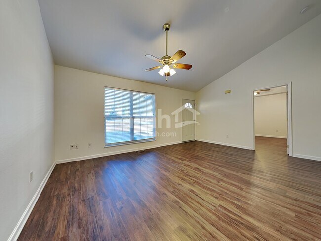 Building Photo - 629 Liverpool Lane