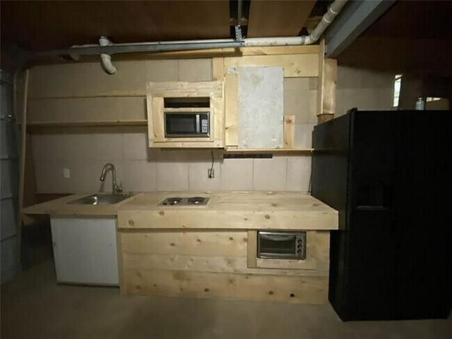 Man Cave xtra kitchen - 22231 Prats Rd