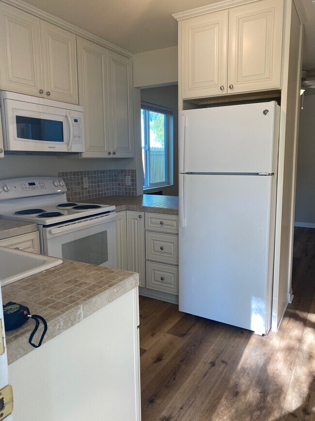 Kitchen - 42176 Cosmic Dr