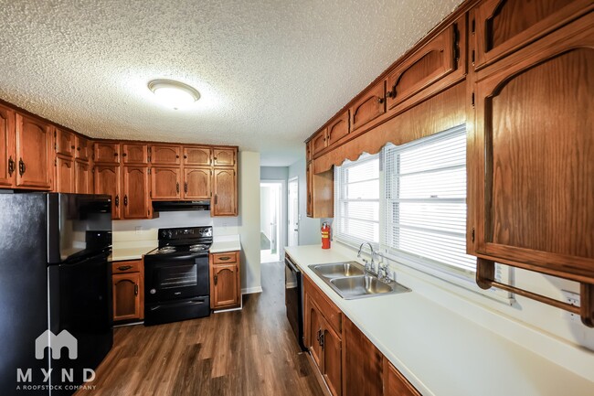 Building Photo - 217 Marshall Dr