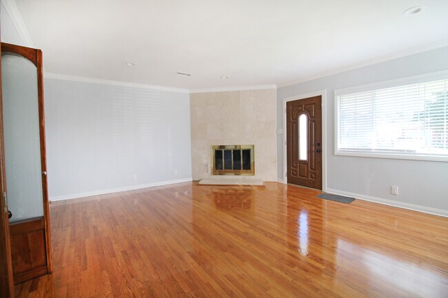 Building Photo - 5251 W 124th St