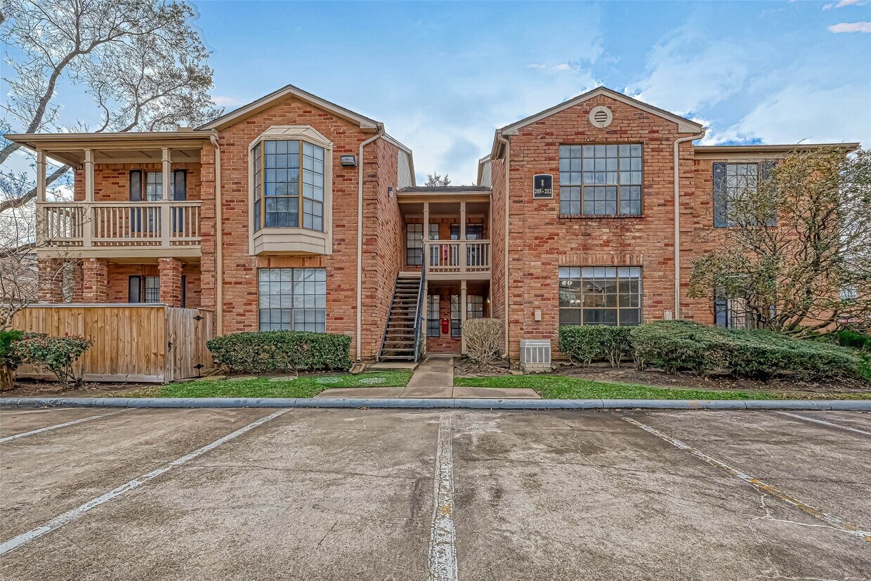2255 Braeswood Park Dr Unit 205, Houston, TX 77030 Condo for Rent in Houston, TX