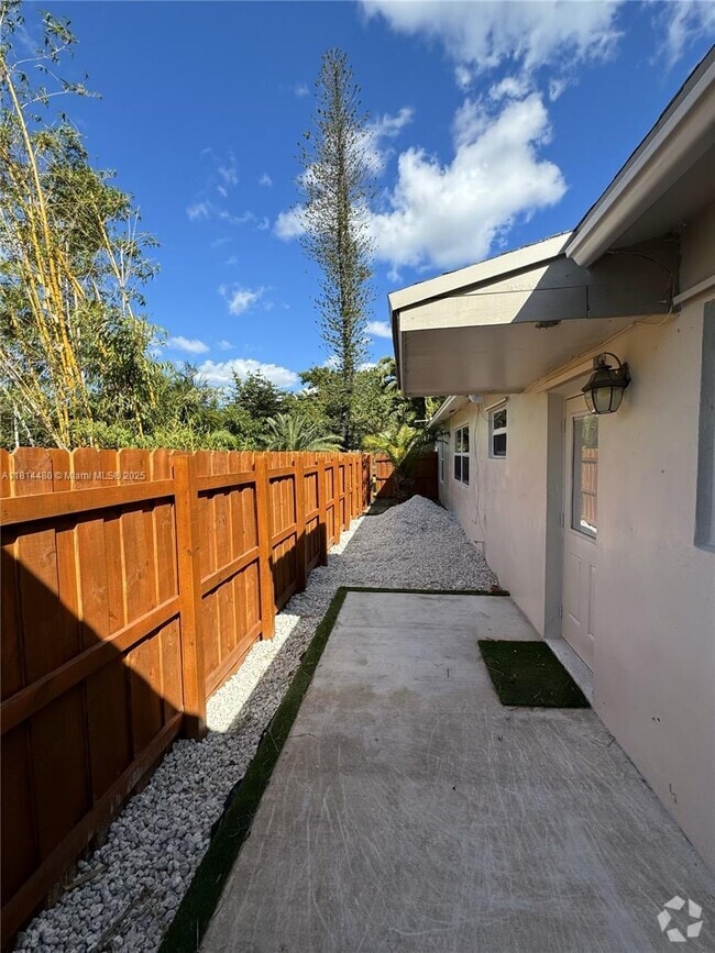 Building Photo - 4071 SW 51st St