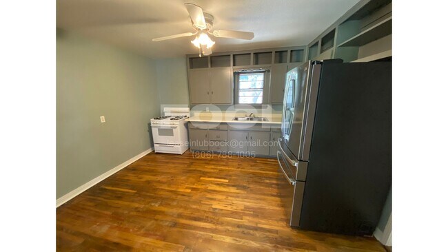 Building Photo - Spacious Home with a Large Backyard