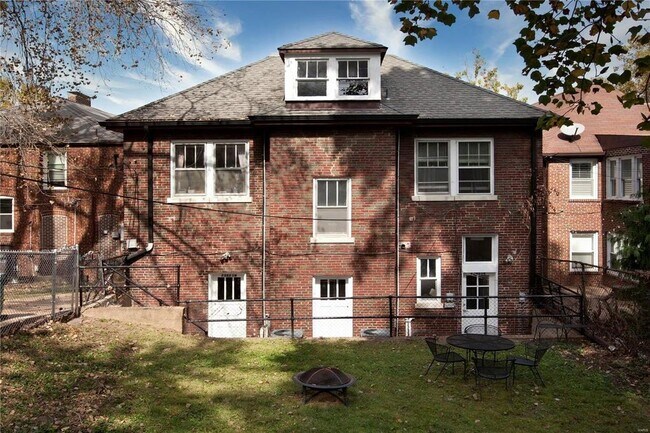 7382 Pershing Back - 7382 Pershing Ave