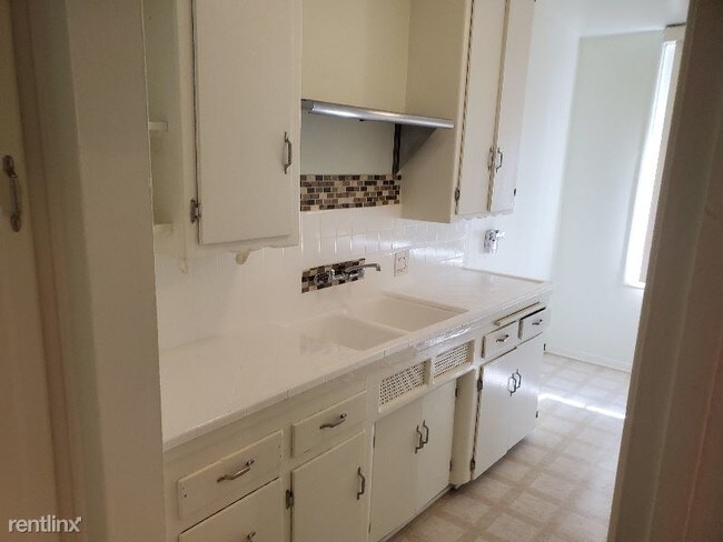 Foto del edificio - 1 br, 1 bath Apartment - 1750 gladys ave