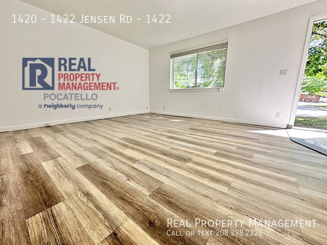 Foto del edificio - 2 bed 1.5 bath duplex - 1 car garage