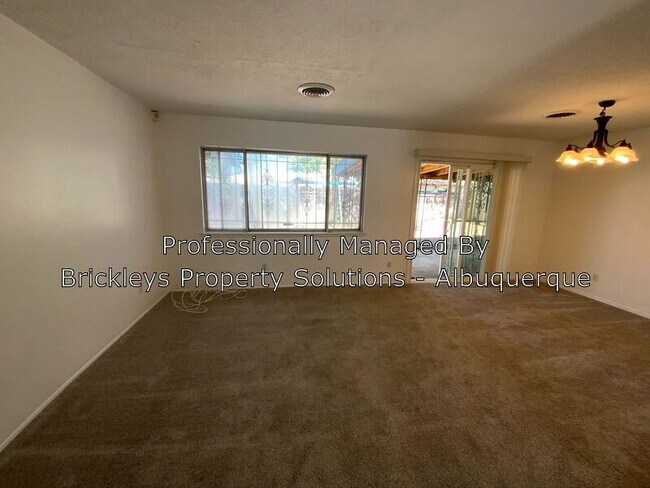 Foto del edificio - 10505 Karen Ave NE