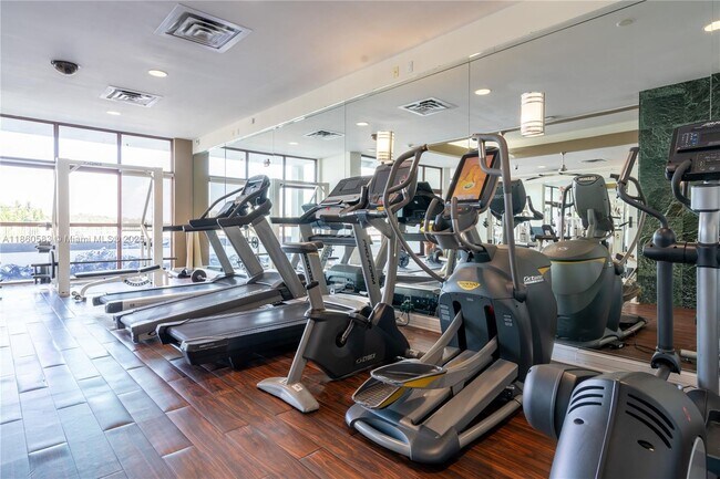 Foto del edificio - 6770 Indian Creek Dr