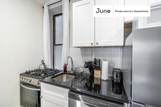 Foto del edificio - Room in Shared 3 bed/1 bath home in East Village