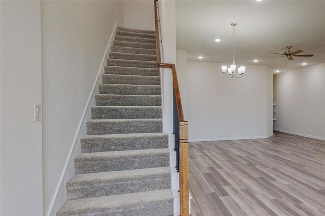 Building Photo - 4 Bed 3 Bath Luxurious Townhome in Frisco!