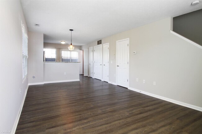 Building Photo - 2 br, 1.5 bath Townhome - 57 High Street 8