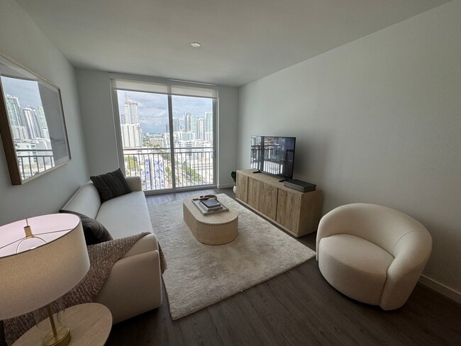 Building Photo - 405 NE 28th St