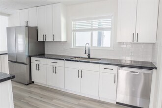 Building Photo - 609 Oak Harbor Dr Building Photo - 609 Oak Harbor Dr