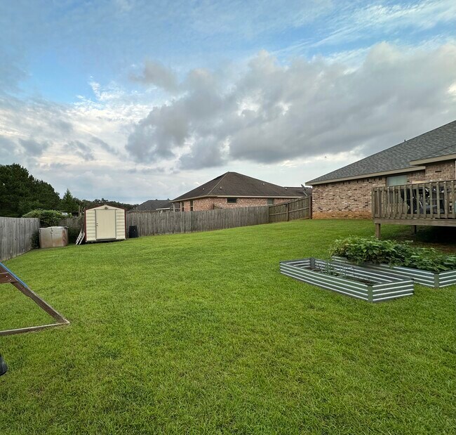 Foto del edificio - 16833 Avery Ln