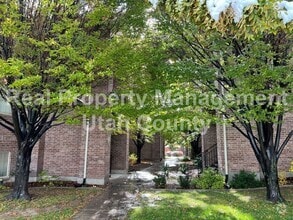 Building Photo - 297 760 N